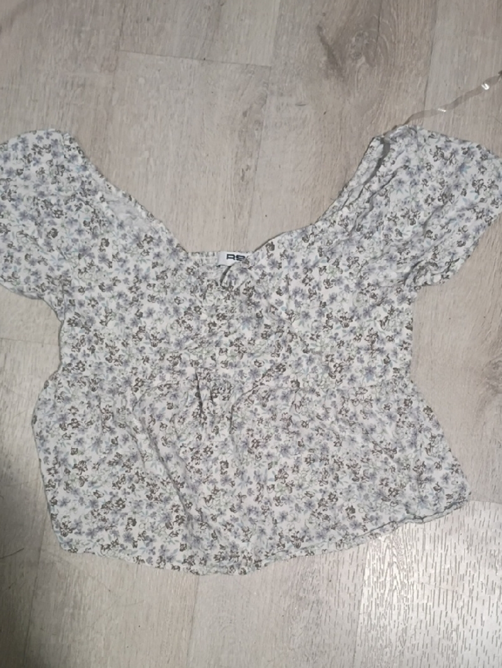 Light Floral Puff-Sleeve Crop Top - White/Blue